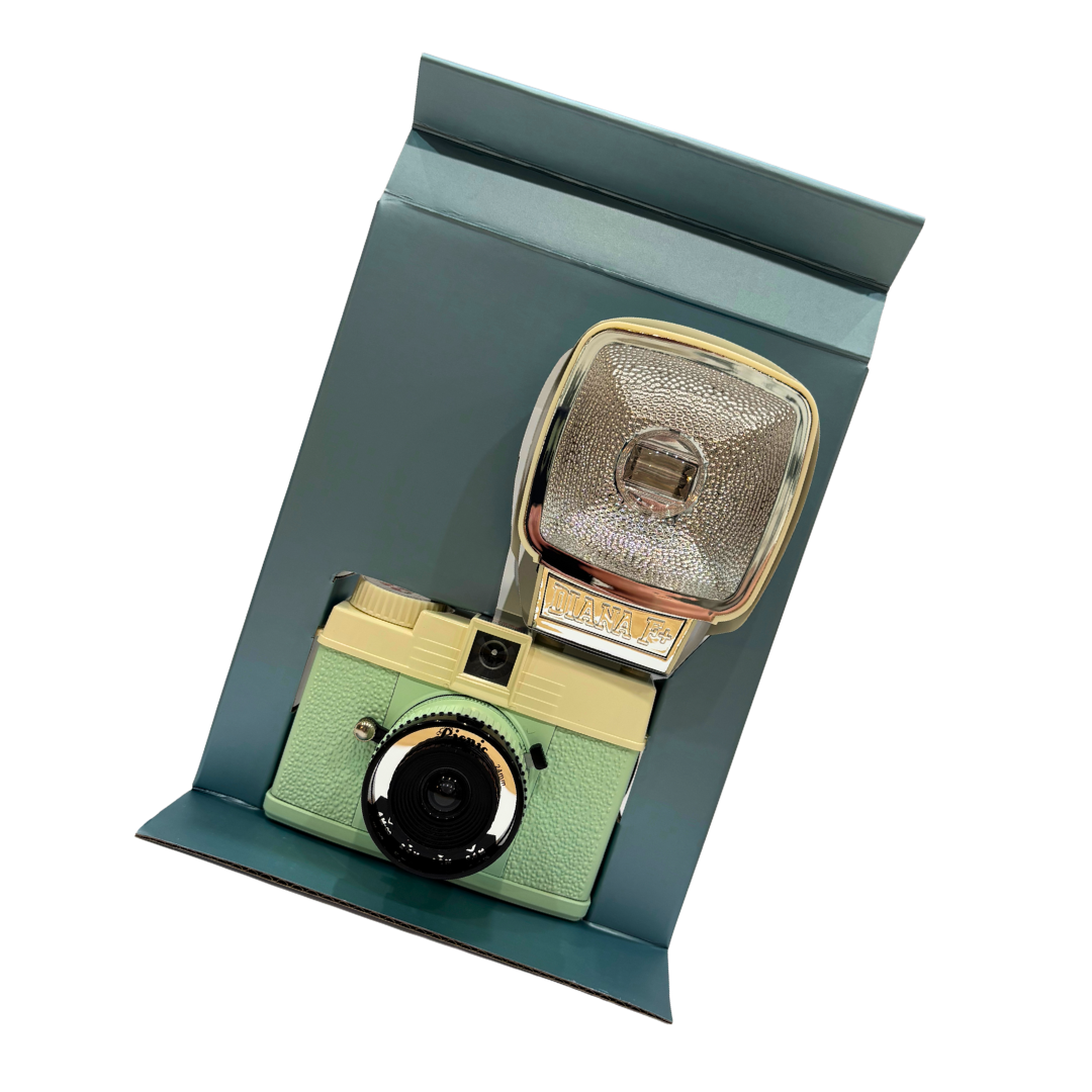 Half-frame Lomourette & Flash Picnic Edition